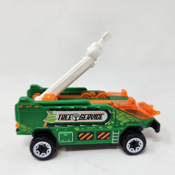 2018 Hot Wheels Runway Res-Q Tree Service Diecast Truck Green and Orange - Picture 1 of 7